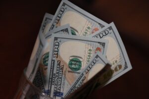 Подробнее о статье Банк России понизил официальный курс доллара