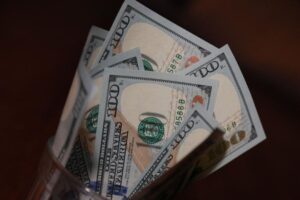 Подробнее о статье Доллар вырастет до 125 рублей? Курс сегодня, 8 мая, что с евро, юанем