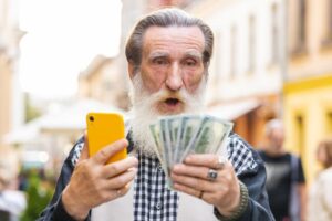 Подробнее о статье Новые доллары исчезли из банков: чем туристам платить за границей