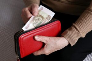 Подробнее о статье Пенсии в РФ предлагают повышать раз в квартал: их рост обгонит инфляцию?