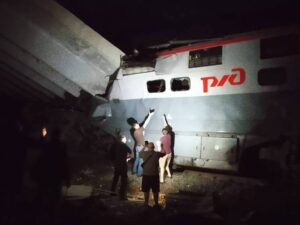 Подробнее о статье При обрушении моста на поезд на Брянщине пострадал 5-месячный ребенок