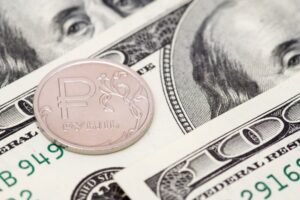 Подробнее о статье Рубль начнет падать на майских праздниках? Курс доллара сегодня, 26 апреля