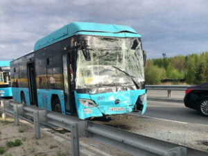 Подробнее о статье В российском городе причиной двух аварий с пострадавшими стало яркое солнце