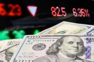Подробнее о статье Курс доллара упал до 77 рублей
