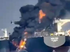 Подробнее о статье Названа причина столкновение нефтяных танкеров у Ормузского пролива