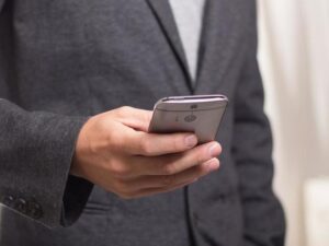 Подробнее о статье Россиян предупредили о новой схеме мошенников с блокировкой iPhone