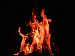 Подробнее о статье Россиянка облила и подожгла знакомого после оскорблений