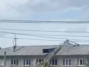 Подробнее о статье В российском городе строительный кран рухнул на жилой дом