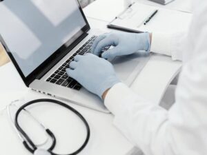 Подробнее о статье Врач-гинеколог насиловал пациенток на протяжении десятков лет и снимал это на видео
