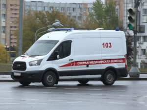 Подробнее о статье Врачи борются за жизнь 12-летнего мальчика, обнаруженного с тяжелейшими травмами на ж/д путях