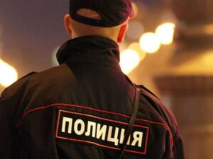 Подробнее о статье Машина въехала в пешеходов на Бережковской набережной и скрылась