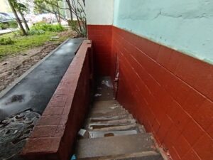 Подробнее о статье Стали известны детали гибели двух московских пенсионеров, упавших в подвал многоэтажки