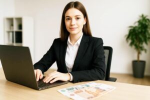 Подробнее о статье В России с 1 октября поднимут зарплаты почти на 10%: кого коснется