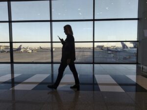 Подробнее о статье В США пассажирский Boeing загорелся при взлете