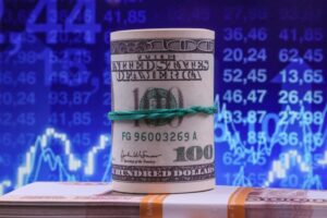 Подробнее о статье Внебиржевой курс доллара вырос выше 80 рублей впервые за два месяца