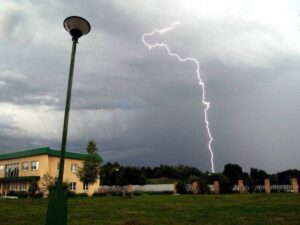 Подробнее о статье Выяснились детали  поражения молнией двоих рабочих