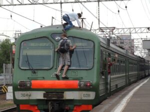 Подробнее о статье 34-летнего зацепера, вовлекавшего подростков в опасное занятие, оштрафовали на 100 тысяч