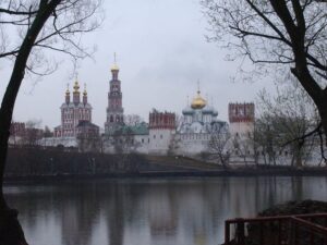 Подробнее о статье Реставратор получила переломы, упав в яму в Новодевичьем монастыре
