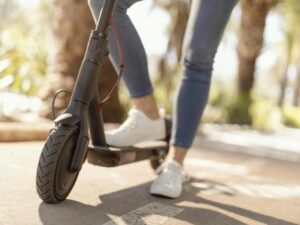 Подробнее о статье За самокат, отлетевший в голову 5-летней девочке, будут судить коммунальщика