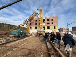 Подробнее о статье Башенный кран рухнул на людей в Башкирии