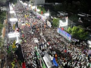 Подробнее о статье Десятки человек погибли в результате ужасающей давки на политическом митинге