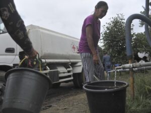 Подробнее о статье Из-за внезапных наводнений в популярной у туристов стране погибли минимум 15 человек