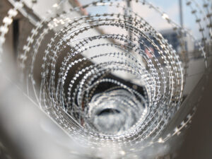 Подробнее о статье Заключенный плеснул жидкими фекалиями на охранника и получил новый срок