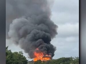 Подробнее о статье Дом известных политиков уничтожен пожаром: есть пострадавшие