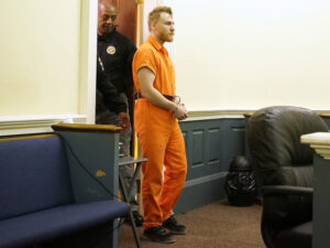 Подробнее о статье Эмигрант жестоко поджег американского политика из-за подозрений жены в измене