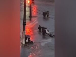 Подробнее о статье «Мокрые пенсионеры всю ночь мерзли в трамваях»: ливень устроил Одессе армагеддон