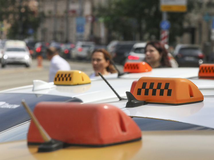 Подробнее о статье Одинокий таксист удовлетворял свои сексуальные фантазии, подвозя молодых пассажирок