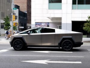 Подробнее о статье Пикап Маска снова стал причиной гибели людей: заблокировались двери горящей машины