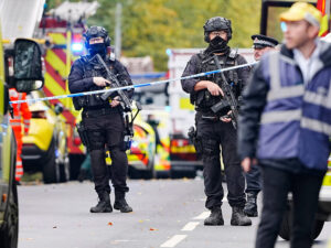 Подробнее о статье Полиция нейтрализовала террориста с бомбой в руках у подвергшейся кровавому нападению синагоги