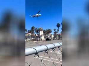 Подробнее о статье Ребенок пострадал во время крушения вертолета на пляже в Калифорнии