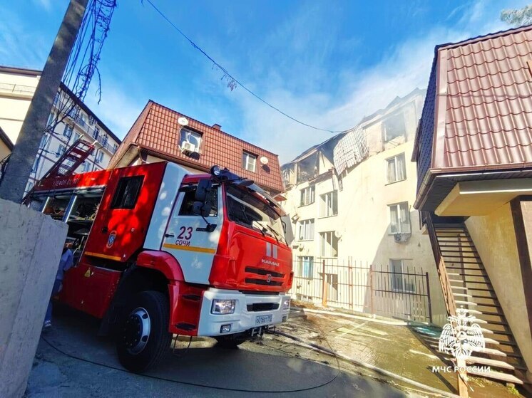 Подробнее о статье Россиняка повисла на кондиционере пятого этажа, спасаясь от пожара