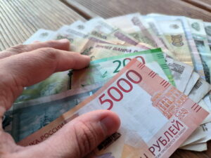 Подробнее о статье Стало известно о новой мошеннической схеме с проверкой купюр