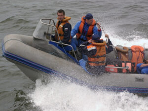 Подробнее о статье Трагедия под Чистополем: на Каме ищут людей с затонувшей лодки