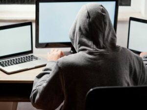 Подробнее о статье Выяснилось, сколько подростков соблазнили преступники через Интернет