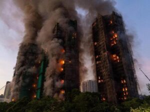 Подробнее о статье Есть жертвы: пожар в высотном жилом комплексе перекинулся через бамбуковые строительные леса