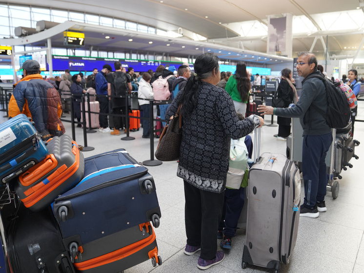 Подробнее о статье Хаос в аэропортах: из-за шатдауна авиакомпании начали массово отменять рейсы