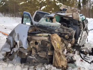 Подробнее о статье Мужчина и подросток погибли в чудовищной аварии на заснеженной трассе