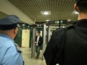 Подробнее о статье На путях в московском метро появился человек