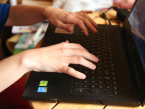 Подробнее о статье Шок из Калининграда: бабушка развращала 11-летнего внука, а отец снимал их в порно