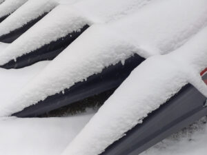 Подробнее о статье В ряде российских регионов объявили штормовые предупреждения