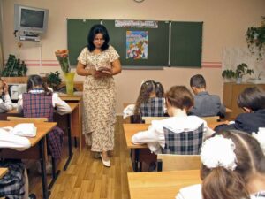 Подробнее о статье Выяснились детали избиения московской учительницы десятиклассником: хотел порвать тетради