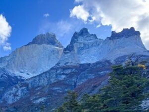 Подробнее о статье Выживший во время смертоносной снежной бури турист поведал неудобную версию трагедии