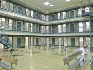 Подробнее о статье Застрелившего грабителя пенсионера приговорили к тюрьме вместо компенсации