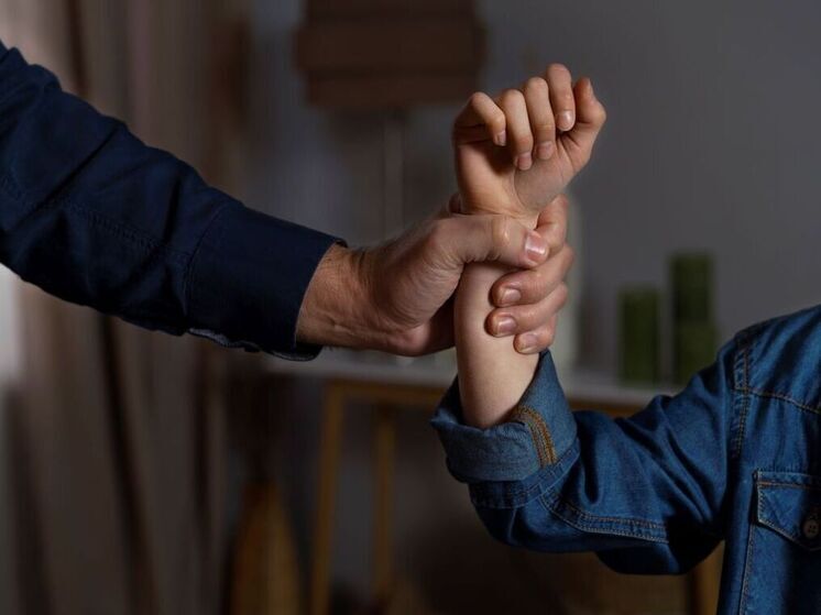 Подробнее о статье Два 17-летних беженца похитили и изнасиловали 15-летнюю девочку в европейский стране