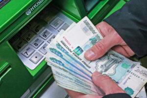 Подробнее о статье Экономист рассказал, удовлетворены ли россияне своими зарплатами