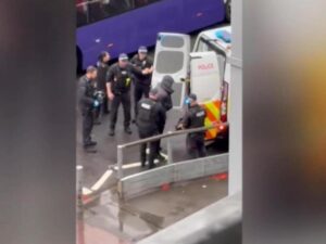 Подробнее о статье После распыления в аэропорту на людей перцового баллончика арестован подозреваемый